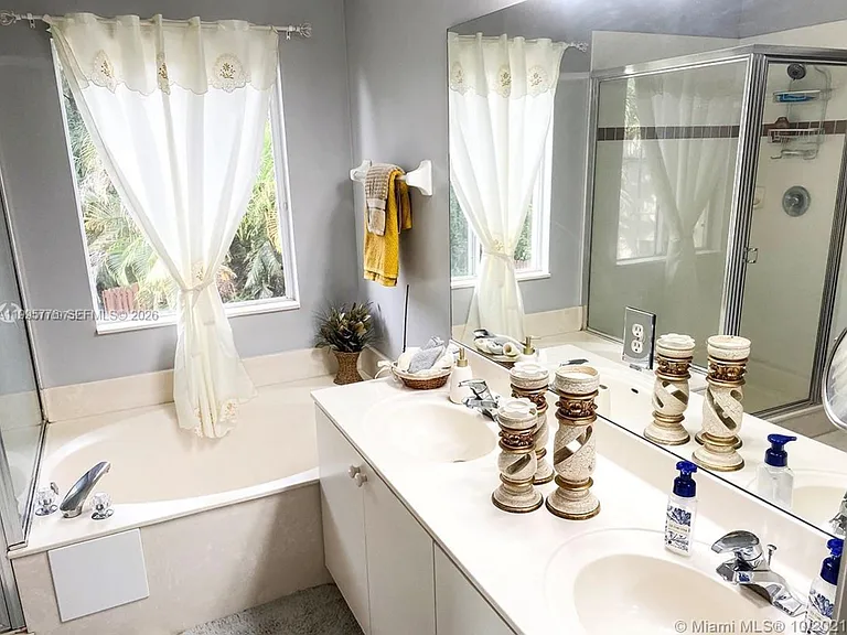 3657 Asperwood Cir — Photo 2