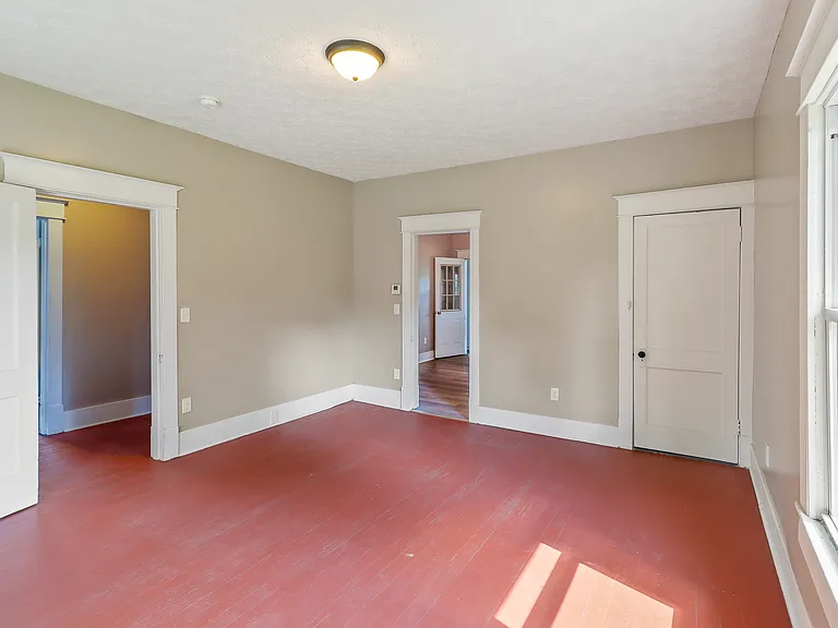 2522 Wilson Ave — Photo 9