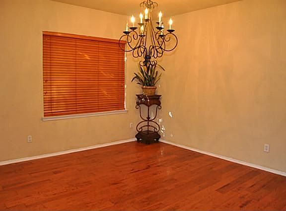 2nd image of 4220 Glengate Dr