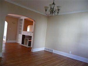 5th image of 325 Linden Ave