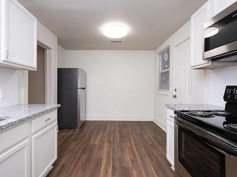 2515 W 6th St — Photo 7