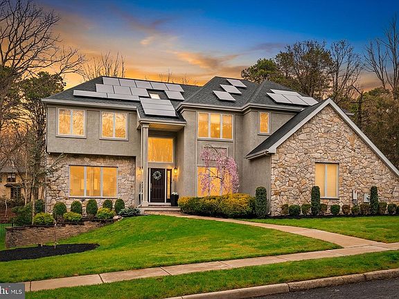 2nd image of 5 Oak Ridge Ct