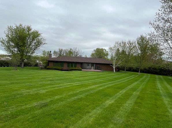 7298 Vista Dr, Stillman Valley, IL 61084