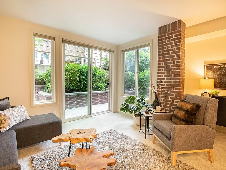 124 Bellevue Ave E #200 — Photo 7
