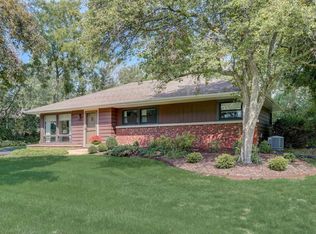16560 La Vela Cir, Brookfield, WI 53005