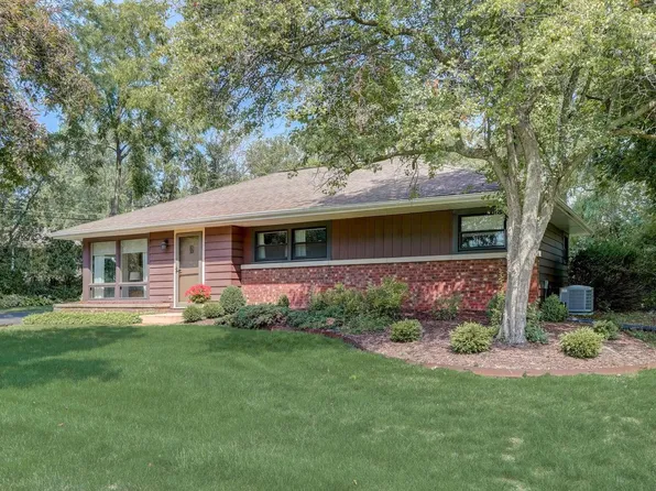 16560 La Vela Cir Uppr, Brookfield, WI 53005
