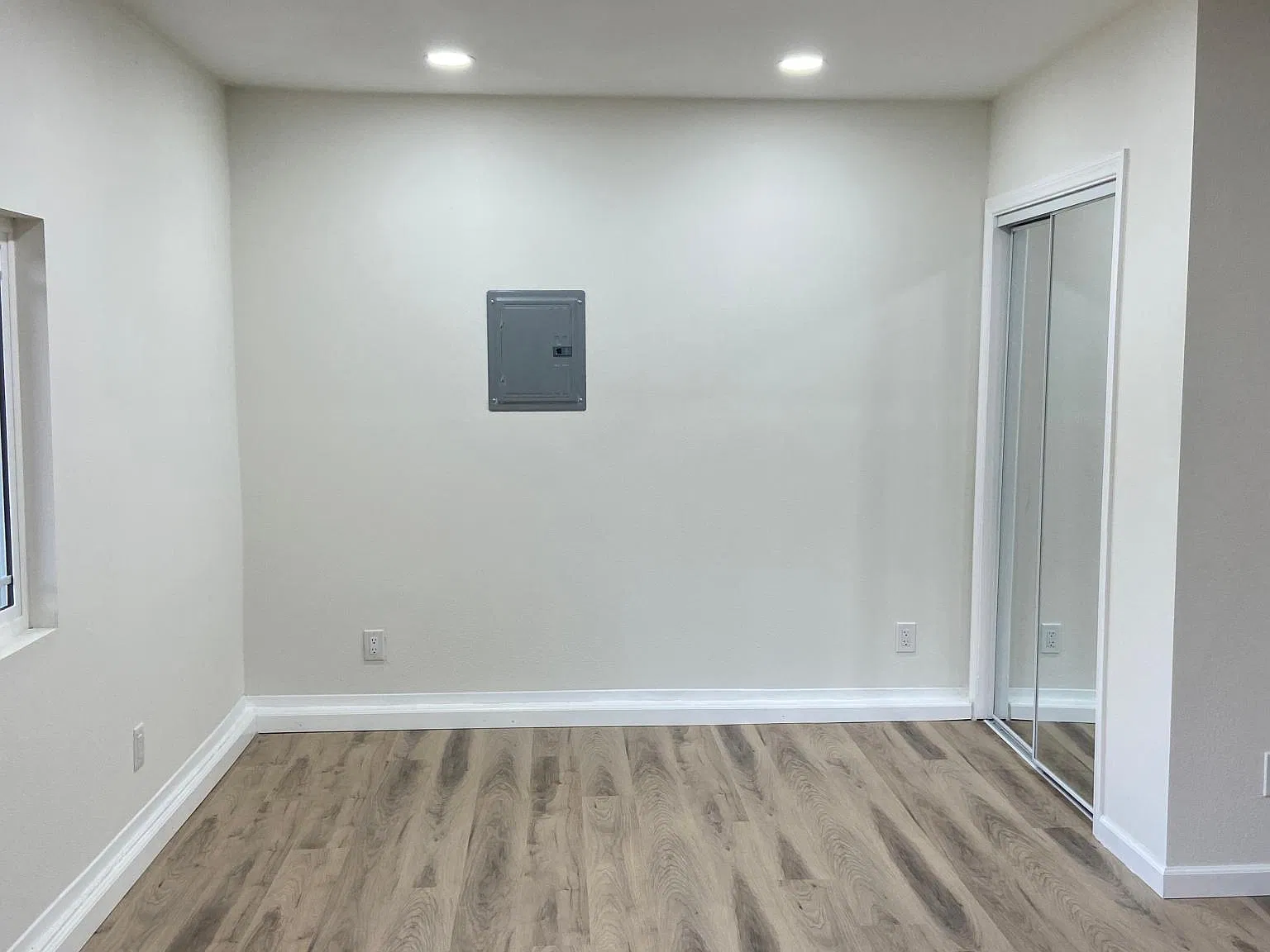 Studio, 420 sqft, $1,650 — Photo 4
