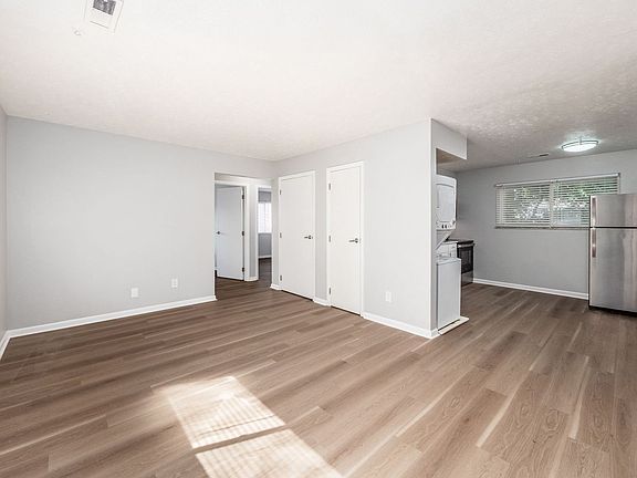5th image of 105 W 8th Ave APT A