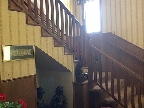 2nd image of 211 N State St
