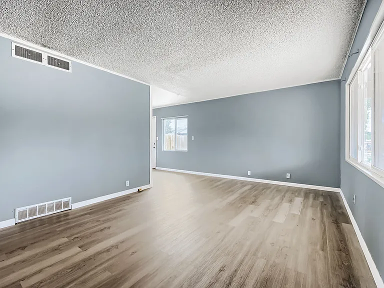 1904 N Hancock Ave — Photo 3