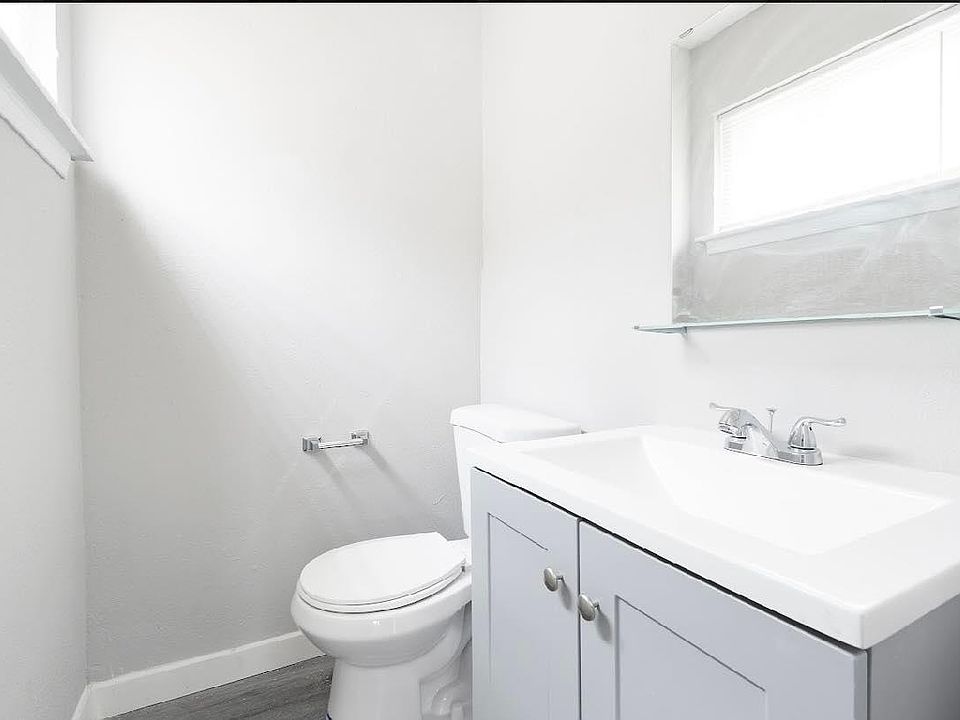 1st image of 4015 Camelot Ln #4015