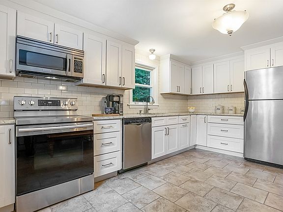 3rd image of 30 Ponderosa Ave