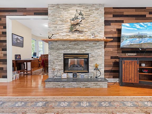 5th image of 517 Beachplum Rd