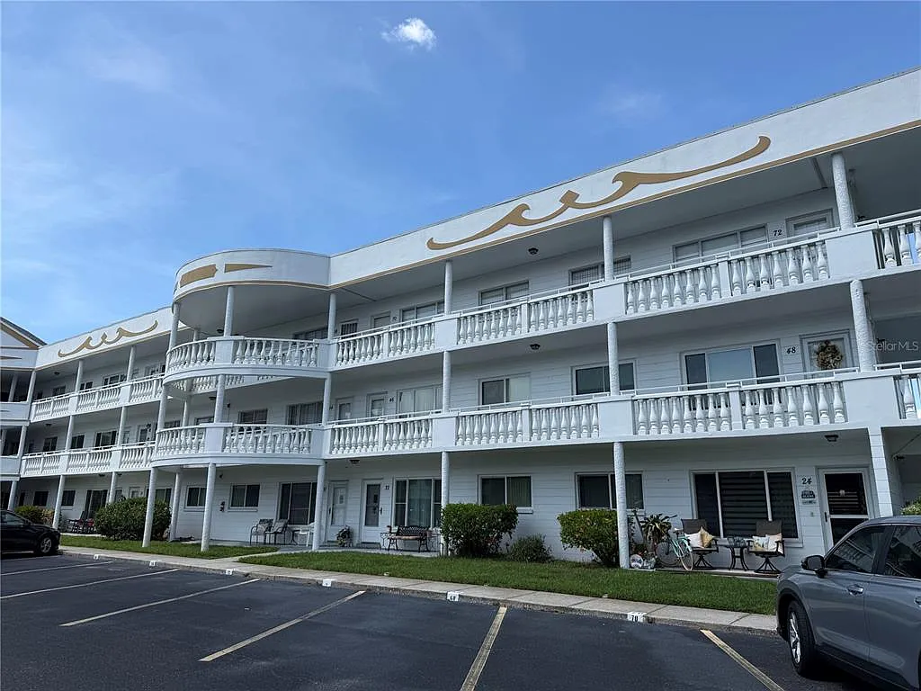 Building Photo - 2428 Columbia Dr #68