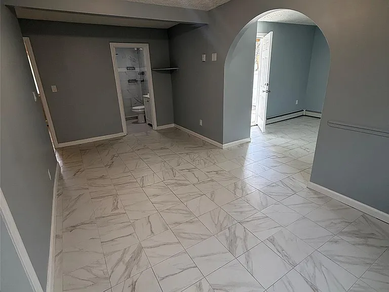 480 Saint Johns St — Photo 3