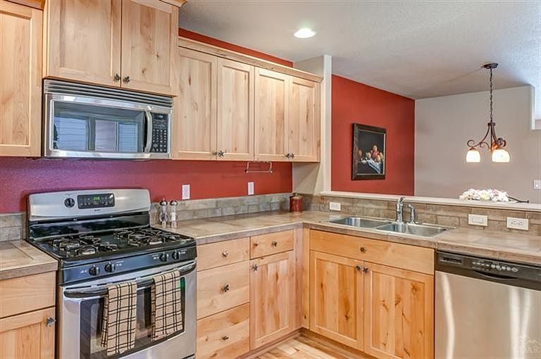 Large kitchen w/ stainless steel appliances