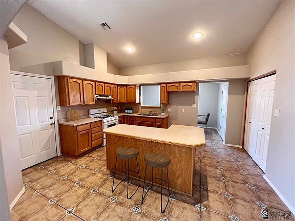 5th image of 150 E Los Valles St