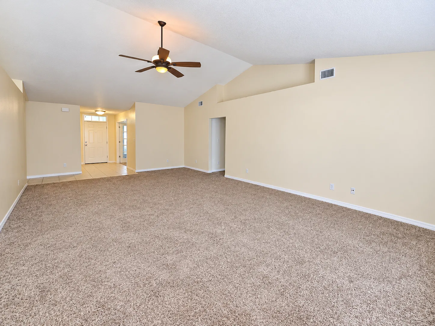 4 bed, 2580 sqft, $2,050 — Photo 3