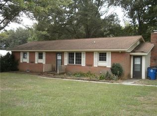 109 Pine Tree Dr, Matthews, NC 28104