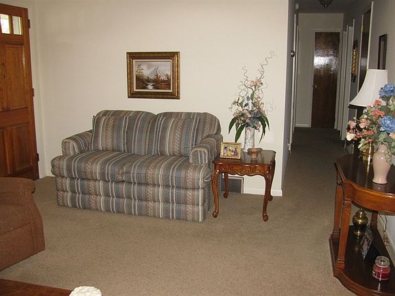 5th image of 340 Schnebelt St