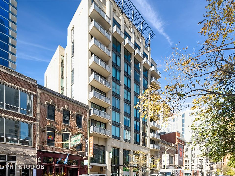 1st image of 744 N Clark St APT 305