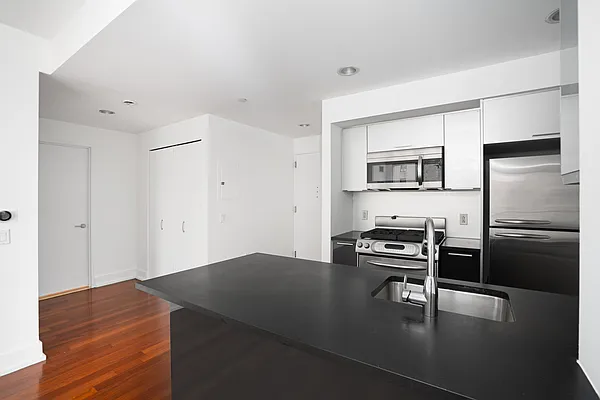 Sold by HighRiseNY | media 3