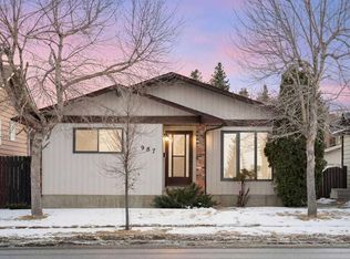 987 N Berkley Dr NW, Calgary, AB T3K1E3