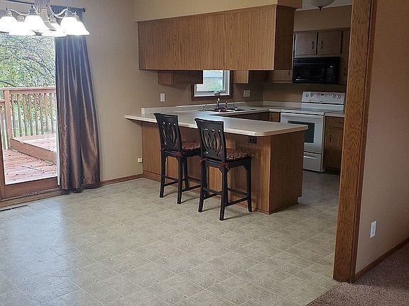 5th image of 603 8th Ave NE