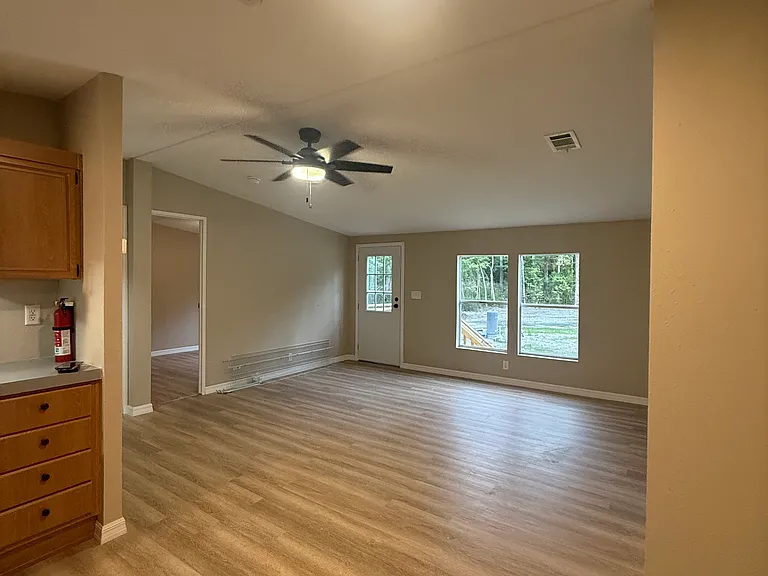 232 SW Dingo Way — Photo 8