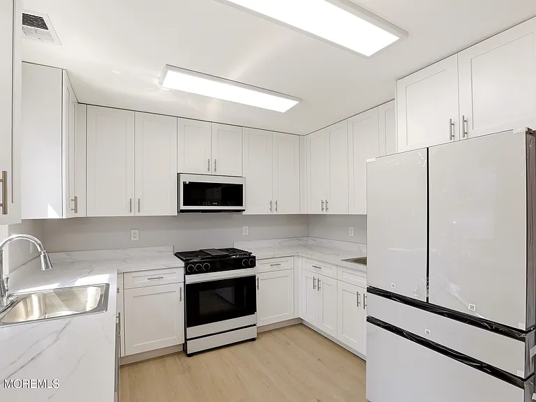 1006 Morris Ave — Photo 7