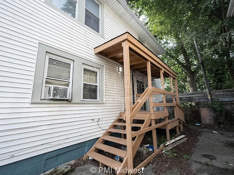 2209 E New York St #B — Photo 2