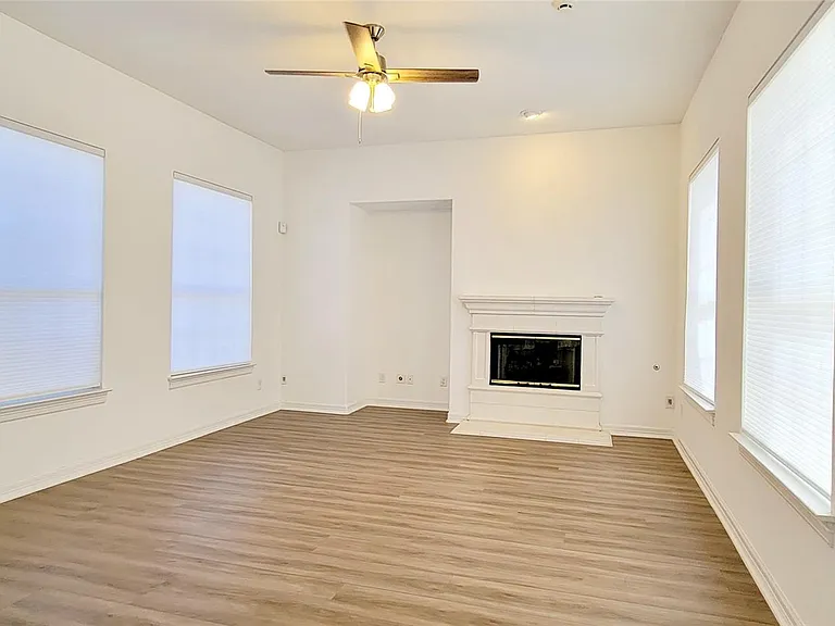 3907 Gaines Ct — Photo 9