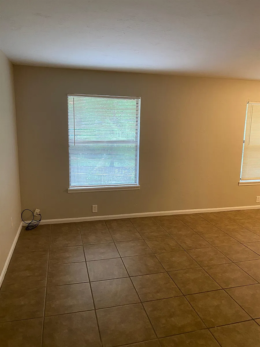 Building Photo - 106 Dixie Dr #D
