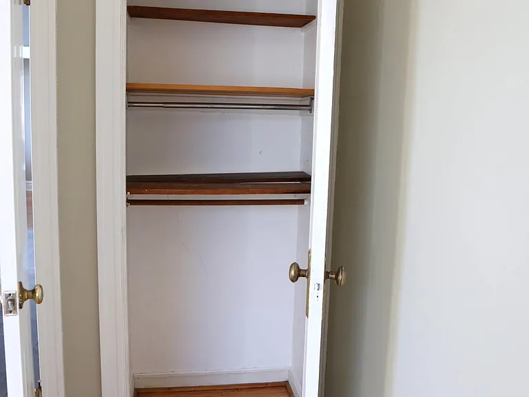 5210 Bancroft Ave #2W — Photo 16