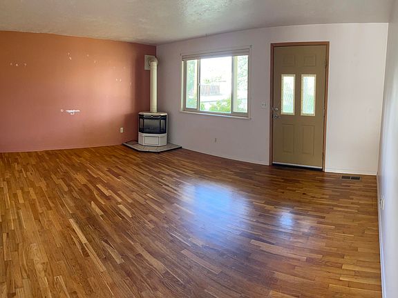 2nd image of 1085 NE Wilshire Dr