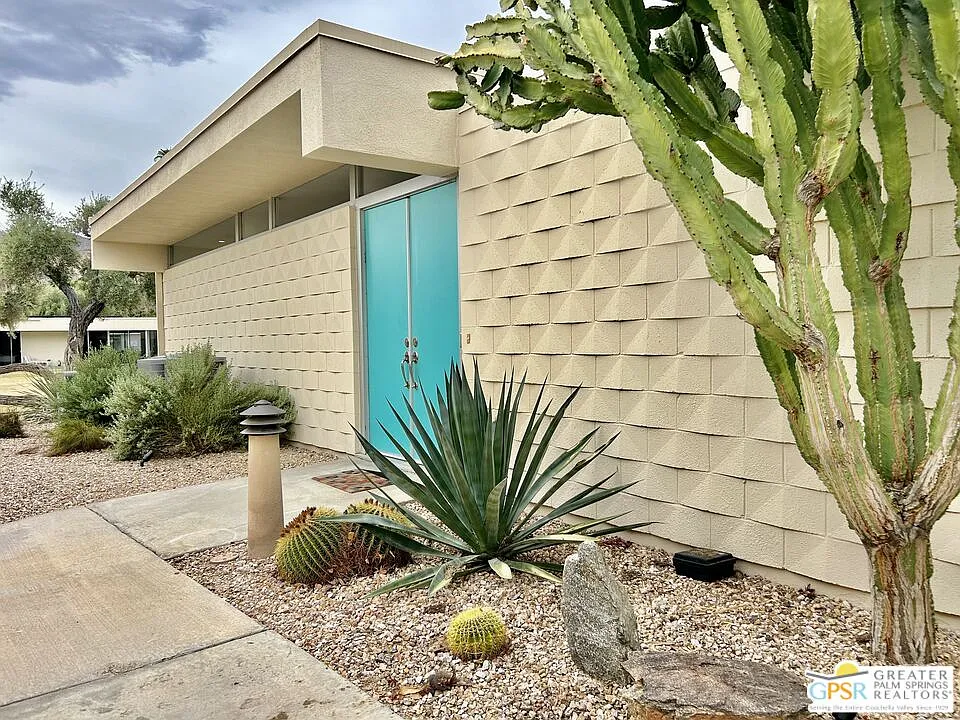 2 bed, 3.0 bath, 1965 sqft, $8,000 — Photo 2