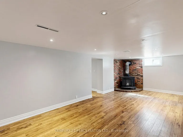 25 Kenwood Cres — Photo 34