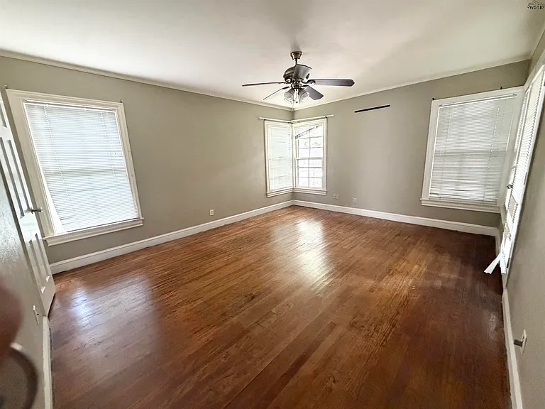 1820 Ardath Ave — Photo 12