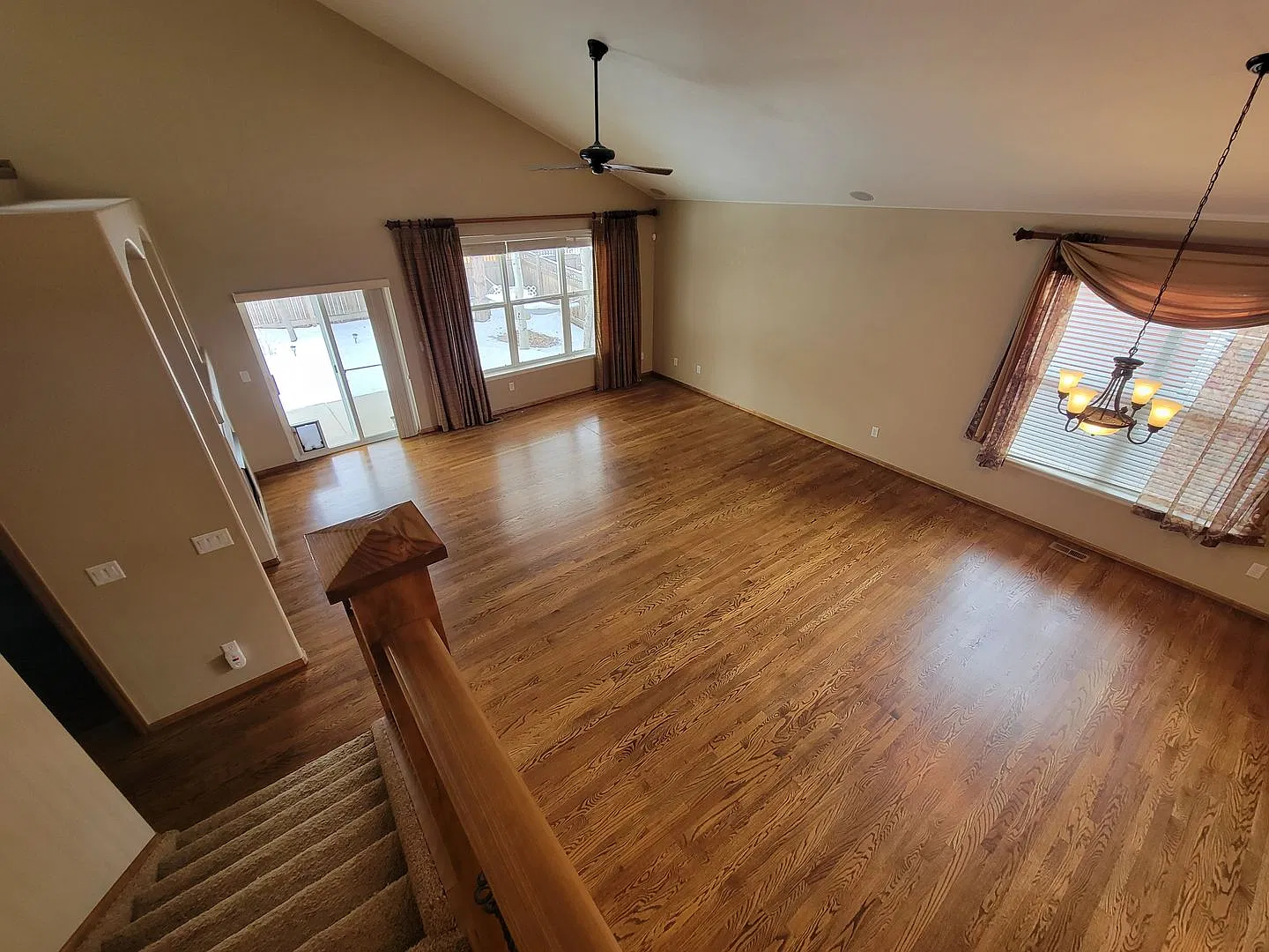 Spacious 4 bedroom + loft open floor plan former model home for rent in Frederick! — Photo 4