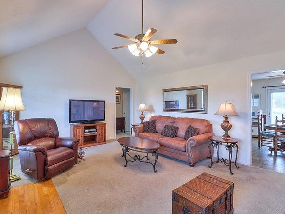 3rd image of 409 Meadowlark Dr