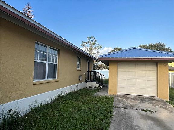 2nd image of 1155 N FLORENCE AVENUE