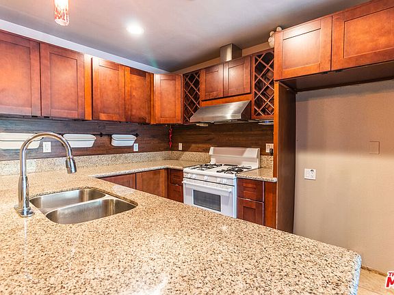 3rd image of 14037 Parthenia St