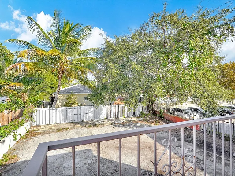 8295 NE Miami Ct #4 — Photo 6