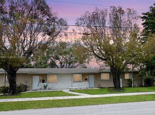 8961 SW 34th St, Miami, FL 33165