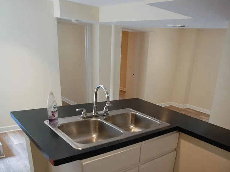 1346 W Fletcher St #1CH — Photo 3