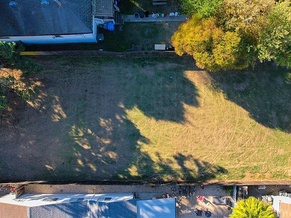 4th image of 217 Earle Street