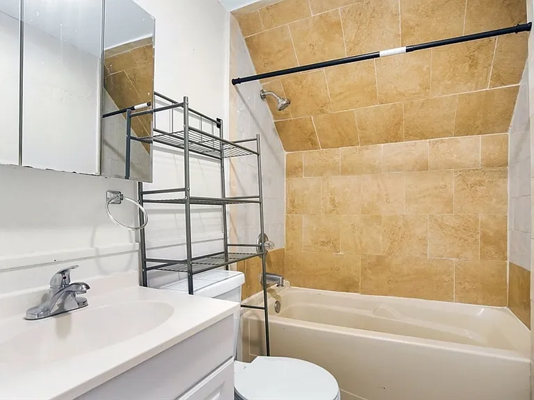 1614 Dwight St #2 — Photo 25