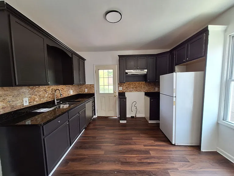 23720 Shakespeare Ave — Photo 12