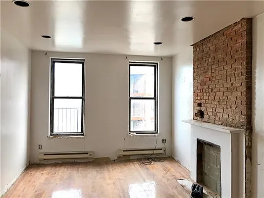 Rented by Century 21 Metropolitan | media 35