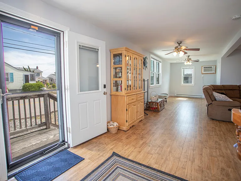 455 Seaside Ave — Photo 9